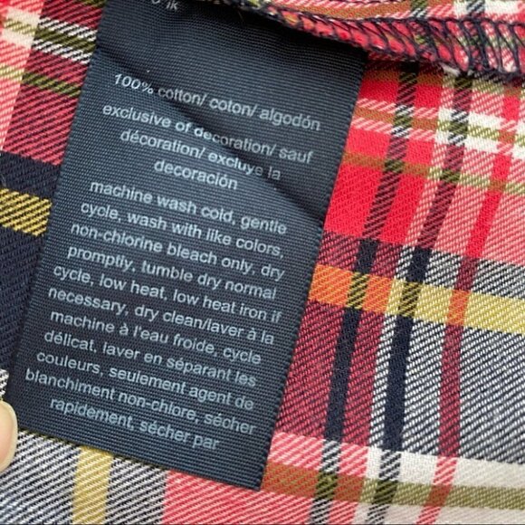 Tommy Hilfiger plaid button down shirt with roll tab sleeves in 💯  cotton - Picture 12 of 12